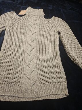 Cold Shoulder Cable Knit Sweater - Gray/ Silver S.